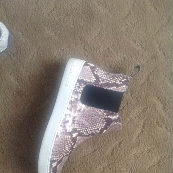 Sneakers - Picture 2 of 4